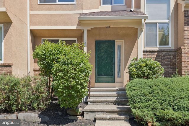 41 KINGSLAND CIR, Monmouth Junction, NJ 08852
