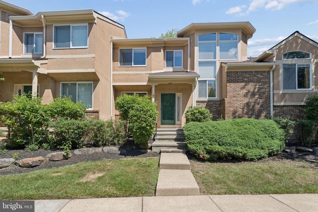 41 KINGSLAND CIR, Monmouth Junction, NJ 08852