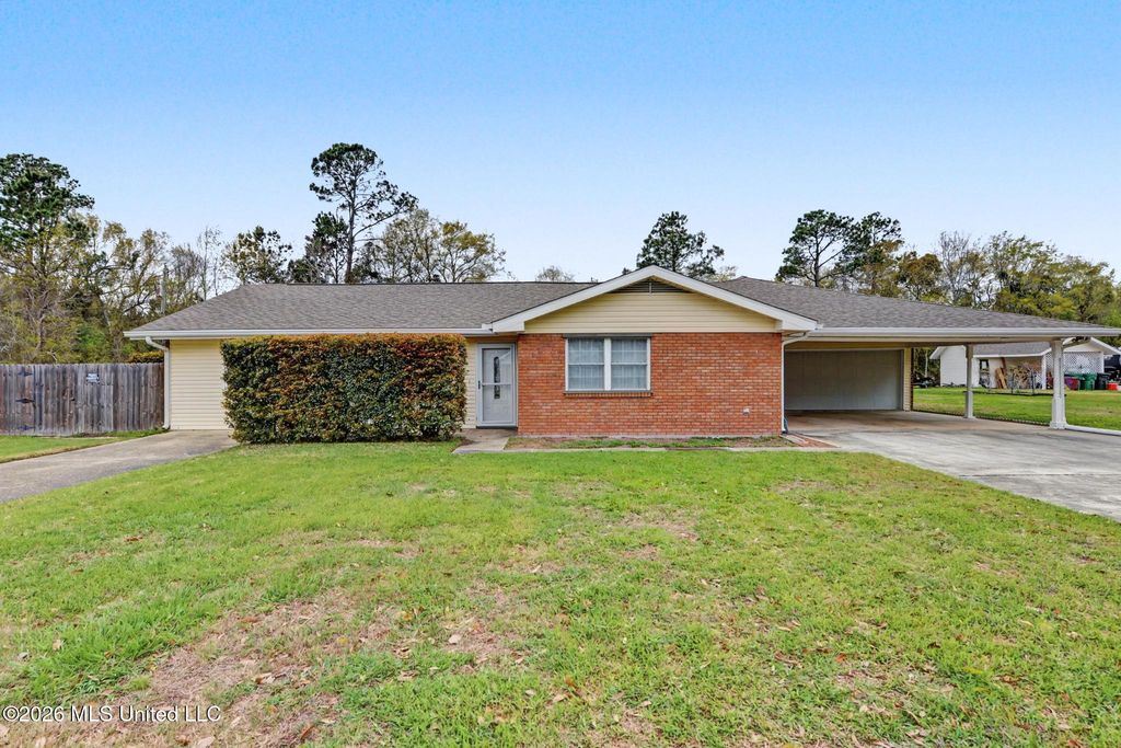123 Espana Park Drive, Waveland, MS 39576