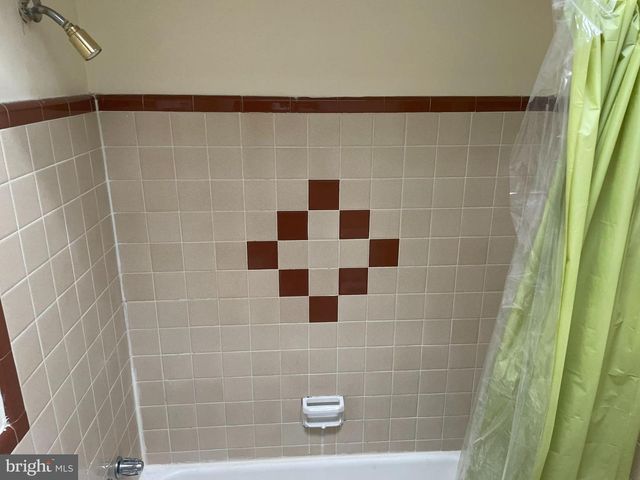 7352 DUNGAN RD, Philadelphia, PA 19111