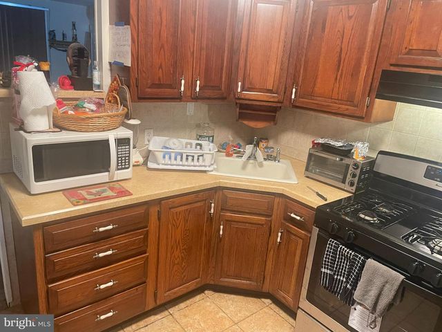 7352 DUNGAN RD, Philadelphia, PA 19111