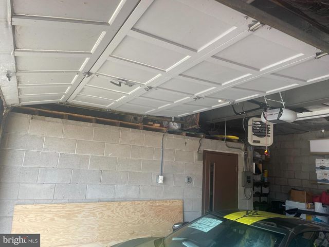 7352 DUNGAN RD, Philadelphia, PA 19111