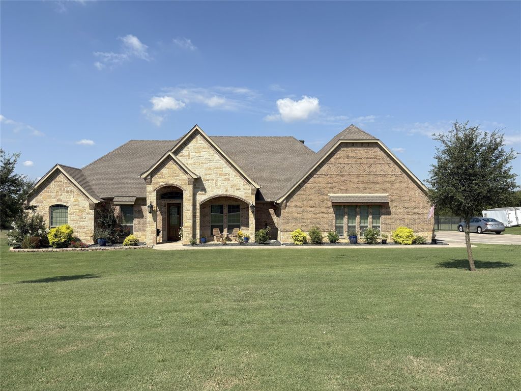 105 N Hadley Road, Godley, TX 76044