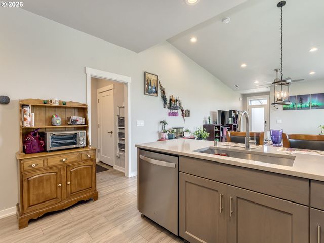 13213 Ne 99TH Way, Vancouver, WA 98682