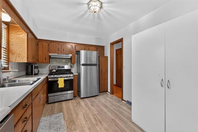 9721 W 56th Terrace, Merriam, KS 66203