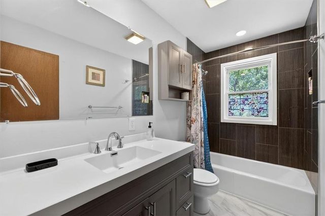 9721 W 56th Terrace, Merriam, KS 66203