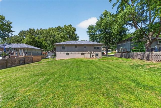 9721 W 56th Terrace, Merriam, KS 66203