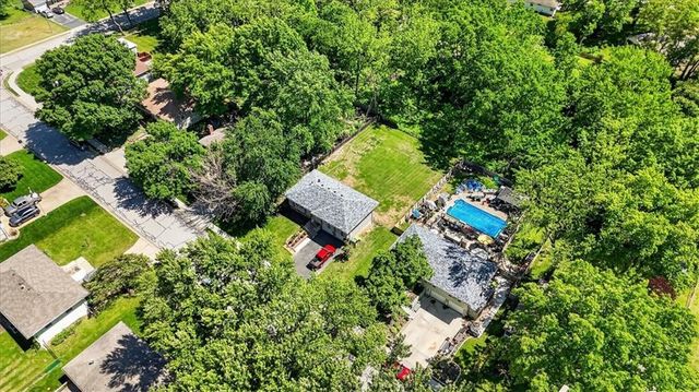 9721 W 56th Terrace, Merriam, KS 66203
