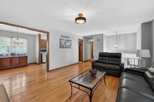 9721 W 56th Terrace, Merriam, KS 66203
