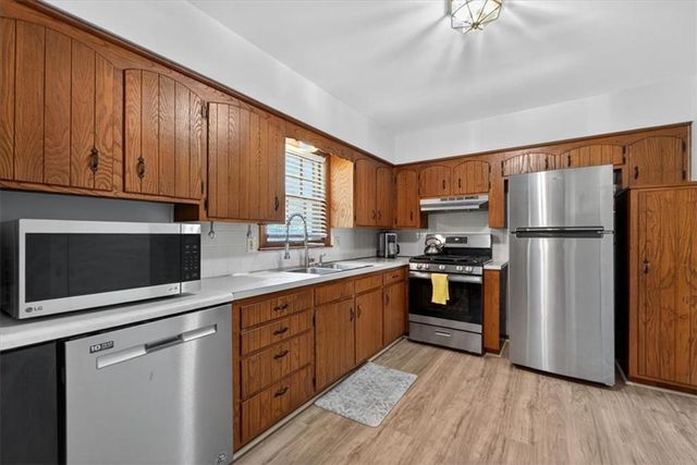 9721 W 56th Terrace, Merriam, KS 66203