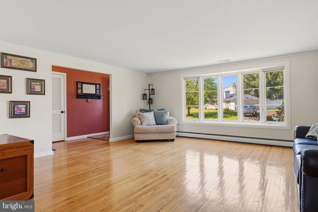 1519 NEVARC RD, Warminster, PA 18974