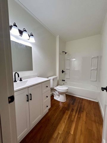 208 Smith St, Henderson, TX 75652