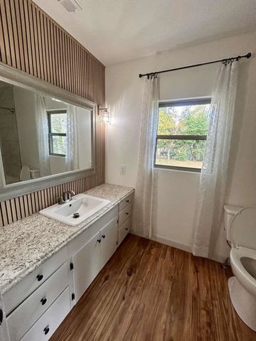 208 Smith St, Henderson, TX 75652