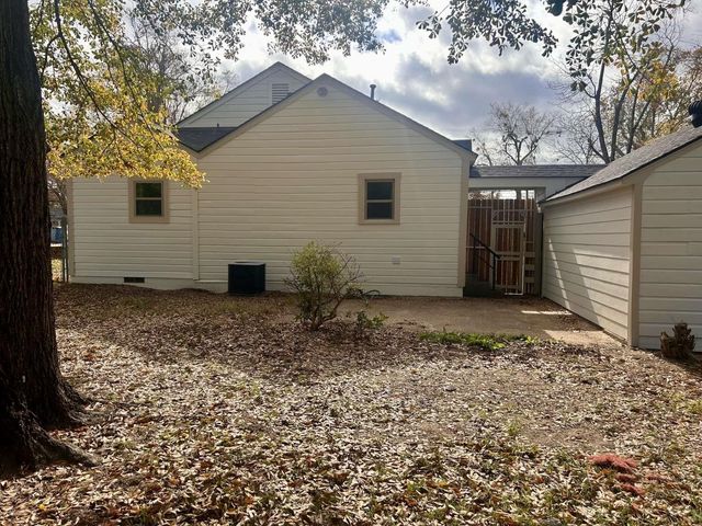 208 Smith St, Henderson, TX 75652