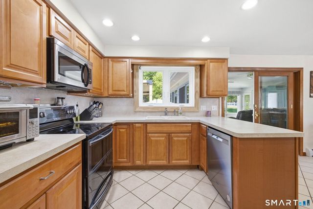 25 Hilltop Drive, Portland, CT 06480