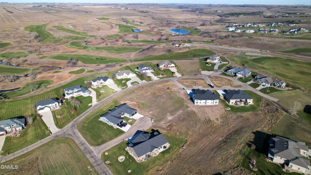 3709 Ridge Way, Bismarck, ND 58503 photo 10