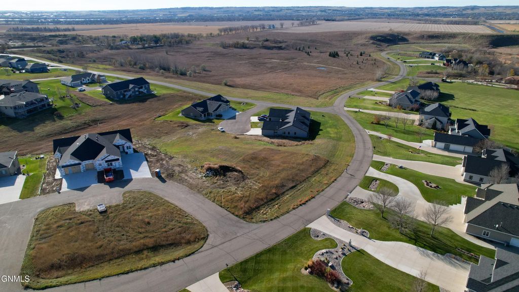 3709 Ridge Way, Bismarck, ND 58503 photo 6