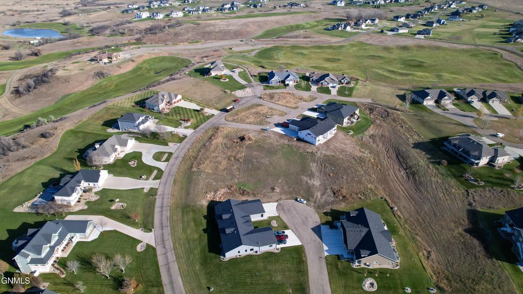 3709 Ridge Way, Bismarck, ND 58503 photo 9