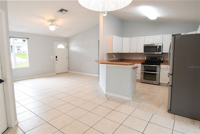 407 CIERRA OAKS CIRCLE, Lady Lake, FL 32159