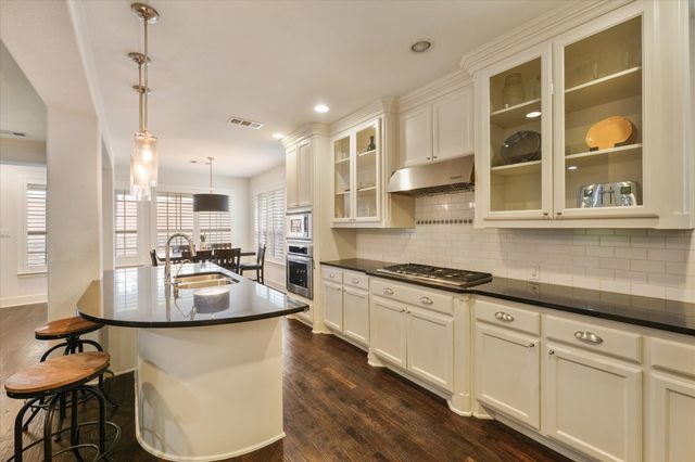 108 Guadalupe Drive, Irving, TX 75039