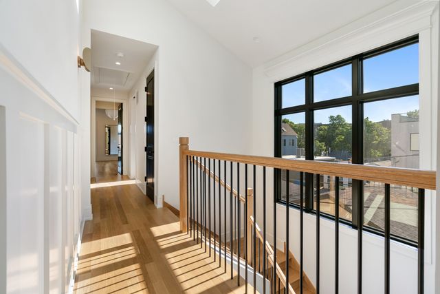 2214 W Oakdale Avenue, Chicago, IL 60618
