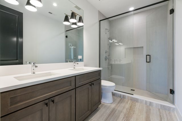 2214 W Oakdale Avenue, Chicago, IL 60618
