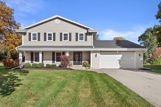 N24W22420 Meadowood LANE, Waukesha, WI 53186