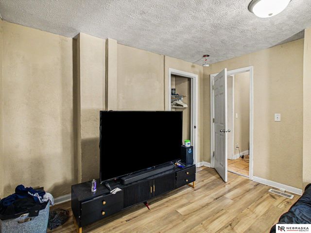 1124 S 29th Street, Omaha, NE 68105