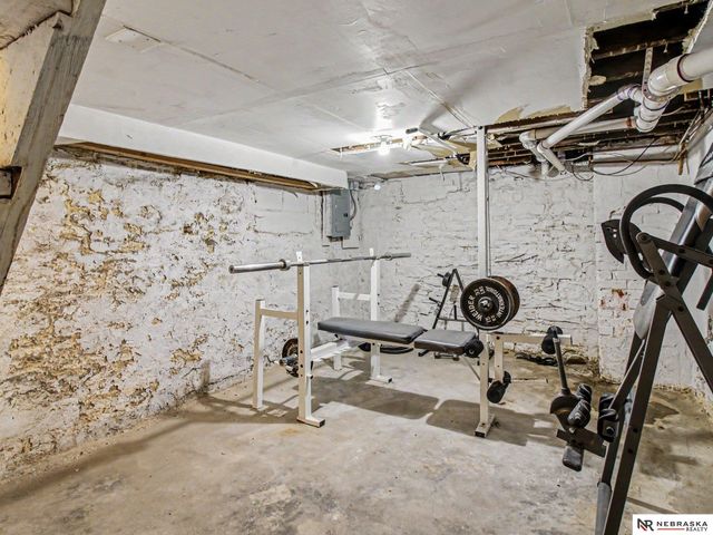 1124 S 29th Street, Omaha, NE 68105