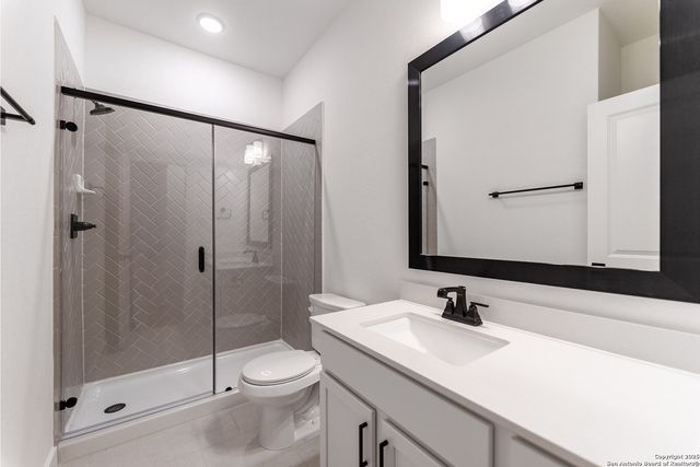 182 Ednie Ln, Mico, TX 78066