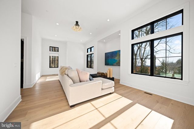 6116 EASTVIEW ST, Bethesda, MD 20817
