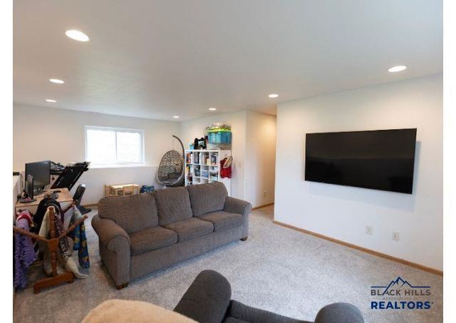 752 BEAR TOOTH CT, Box Elder, SD 57719