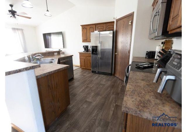 752 BEAR TOOTH CT, Box Elder, SD 57719
