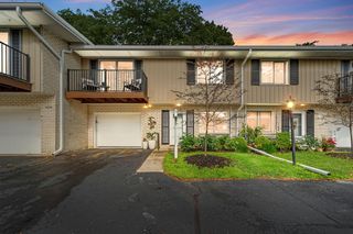 12909 N Colony DRIVE, Mequon, WI 53097
