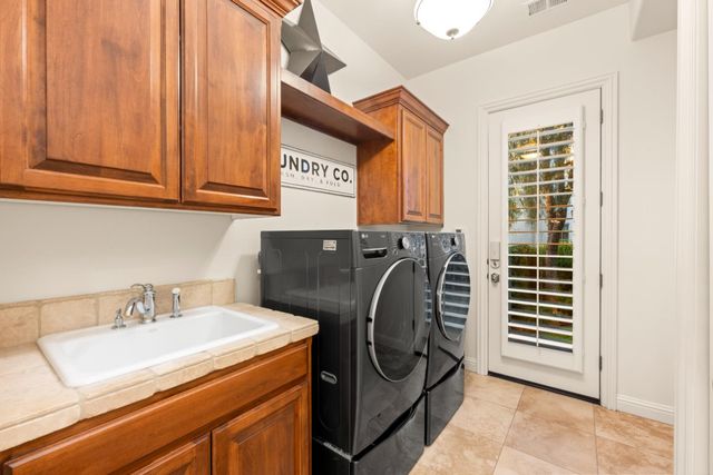 150 Red Ridge Ct, Folsom, CA 95630