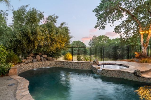 150 Red Ridge Ct, Folsom, CA 95630
