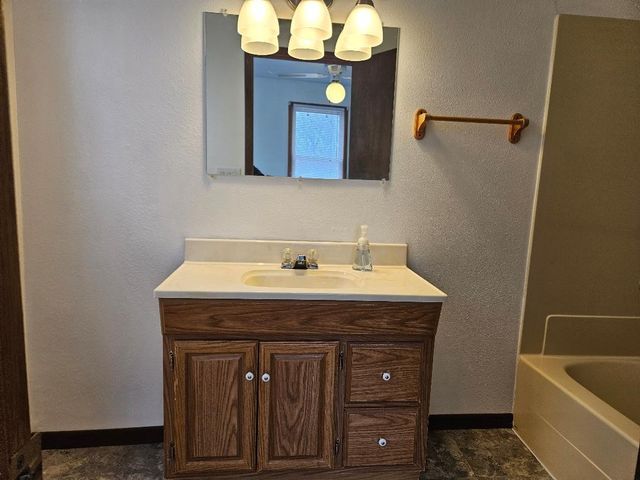 1715 E Diehl Avenue, Des Moines, IA 50320