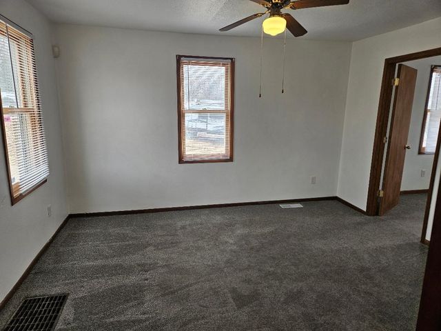 1715 E Diehl Avenue, Des Moines, IA 50320