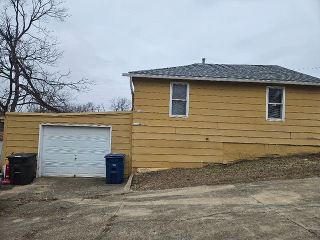 1715 E Diehl Avenue, Des Moines, IA 50320