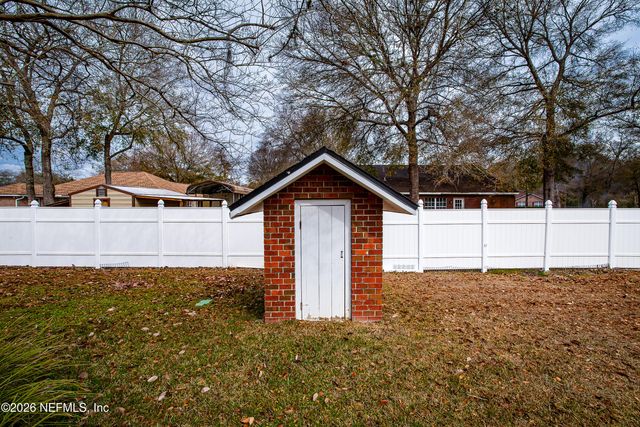 27112 LAKE Drive, Hilliard, FL 32046