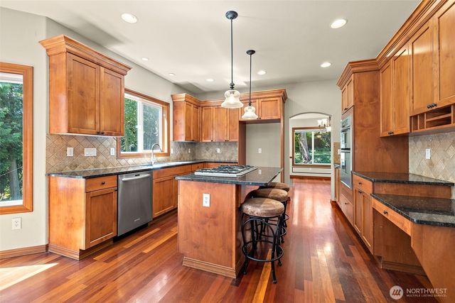 6408 179th Avenue E, Lake Tapps, WA 98391
