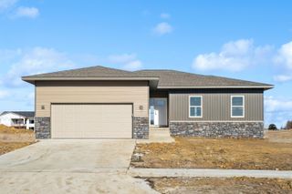 155 Paradise Blvd, Waterloo, IA 50701