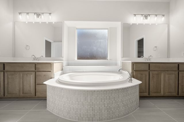 901 Meadow View Drive, Cleburne, TX 76033