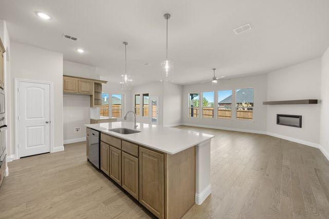 901 Meadow View Drive, Cleburne, TX 76033