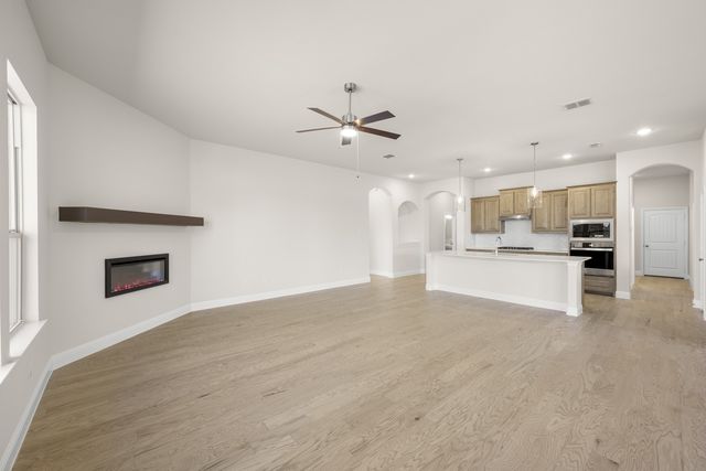 901 Meadow View Drive, Cleburne, TX 76033