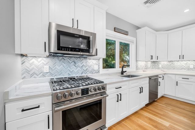 49A Chestnut St 3, Wakefield, MA 01880