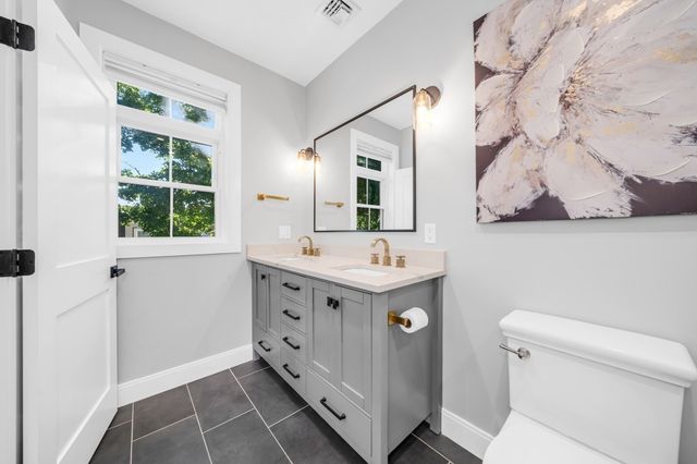 49A Chestnut St 3, Wakefield, MA 01880
