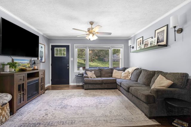 1080 Woodland Dr, Pulaski, TN 38478