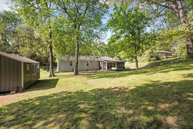 1080 Woodland Dr, Pulaski, TN 38478
