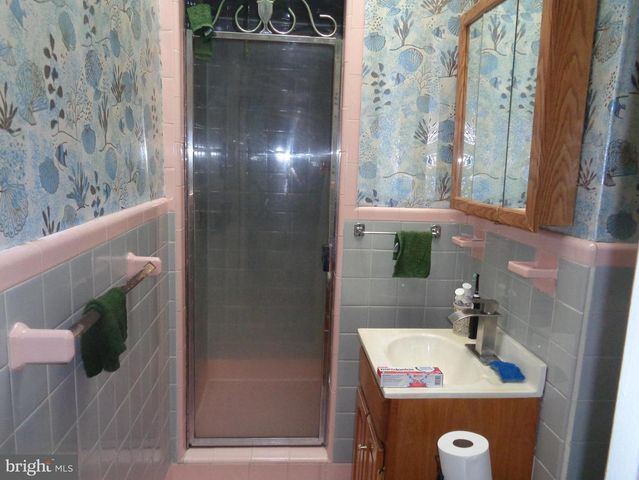 320 E CLAREMONT RD, Philadelphia, PA 19120